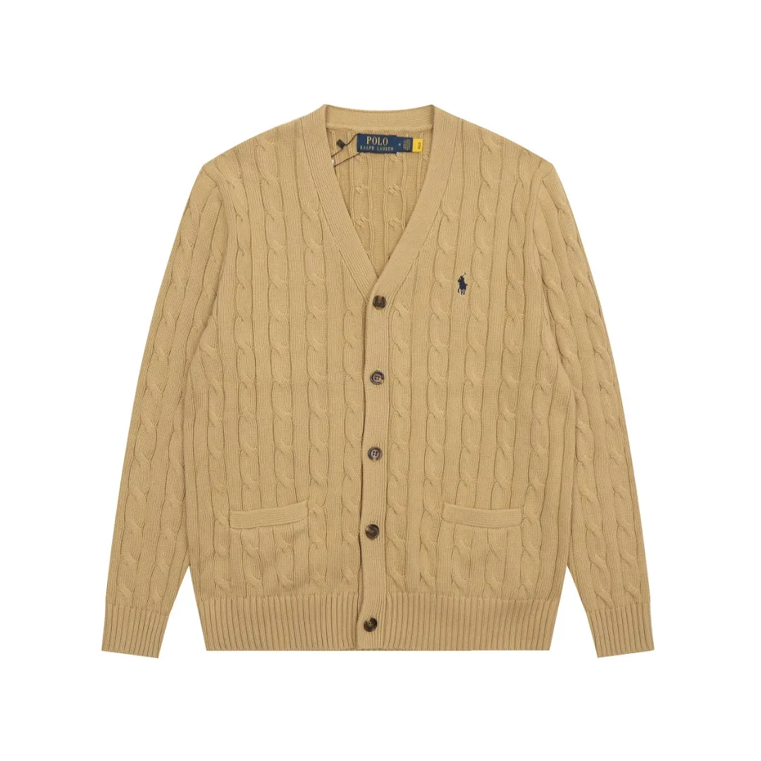 🅿️270 "Top quality" Style number: DS013# [Ralph Lauren V-neck solid color pony embroidered logo twist knitted cardigan] ✅Ralph Lauren classic basic versatile all-season couple knitted cardigan jacket ✅Main supplier platform live broadcast Wholesale entity Replacement if out of stock No removal from shelves ✅ZP quality 1:1 version Scan the code to enter the GF website Counter quality ✅Detailed quality The only one in Guangzhou Imported quality cotton yarn Focusing on high-end, cost-effective, good quality, needless to say. ✅The version is restored to the original. The maximum size can be worn up to 200 pounds. Loose, comfortable and stress-free. ✅The upper body is simple and easy to match. A must-have for ootd. Good-looking clothes are never picky. A must-have for couples with the same style. Size: S-XL. Color: black, navy, off-white, gray, light blue, khaki.